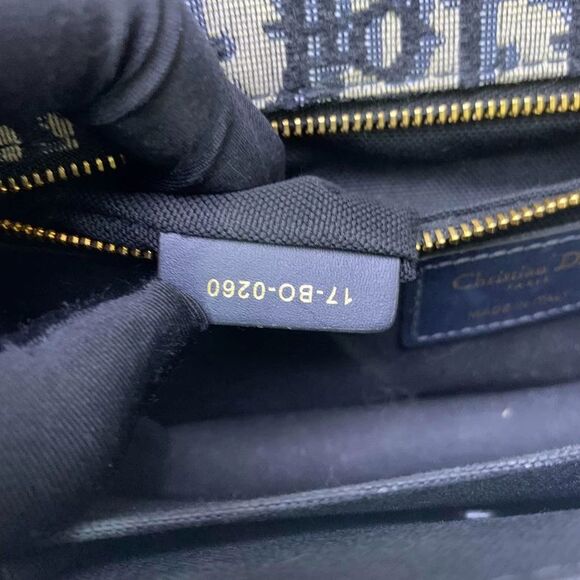 Dior Women Pre-Loved Bag Very Good Condition - Picture 2 of 9